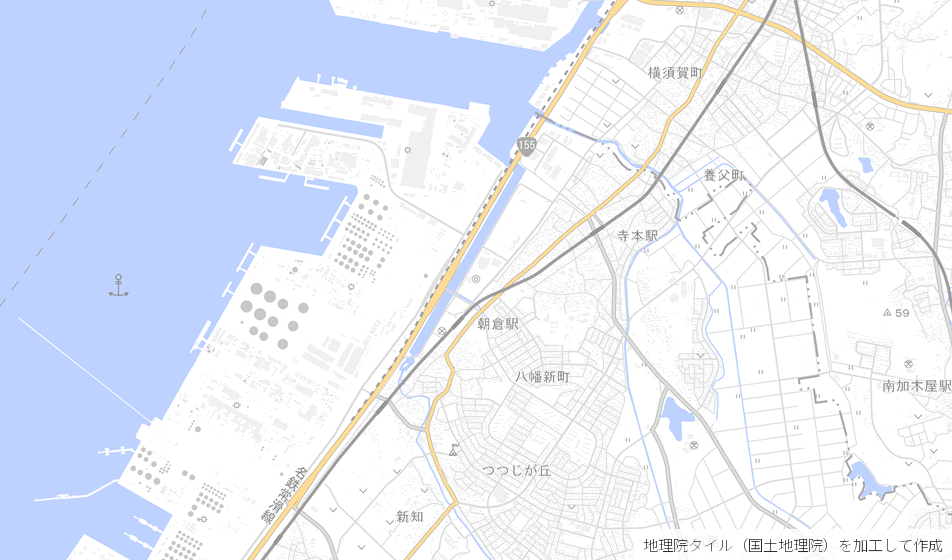 知多市周辺の地図。西側は伊勢湾に面した臨海の工業地帯で、東側の内陸に小さな水面が点在している